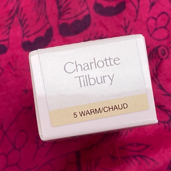 Charlotte Tilbury Airbrush Flawless Matte Foundation in 5 Warm - Picture 4 of 5